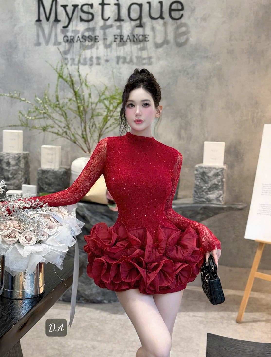 ชุดเดรส แขนยาว แต่งดอก สีแดง เวียดนามแท้ รูปที่ 1