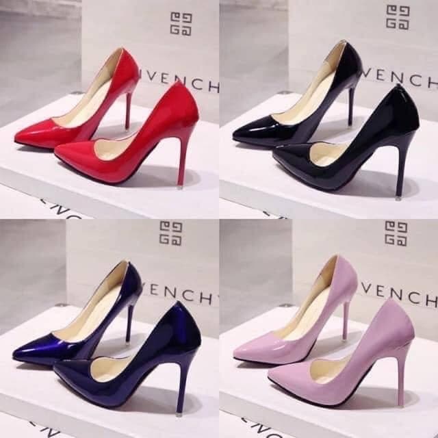 รองเท้า สีแดง สีดำ สีขาว