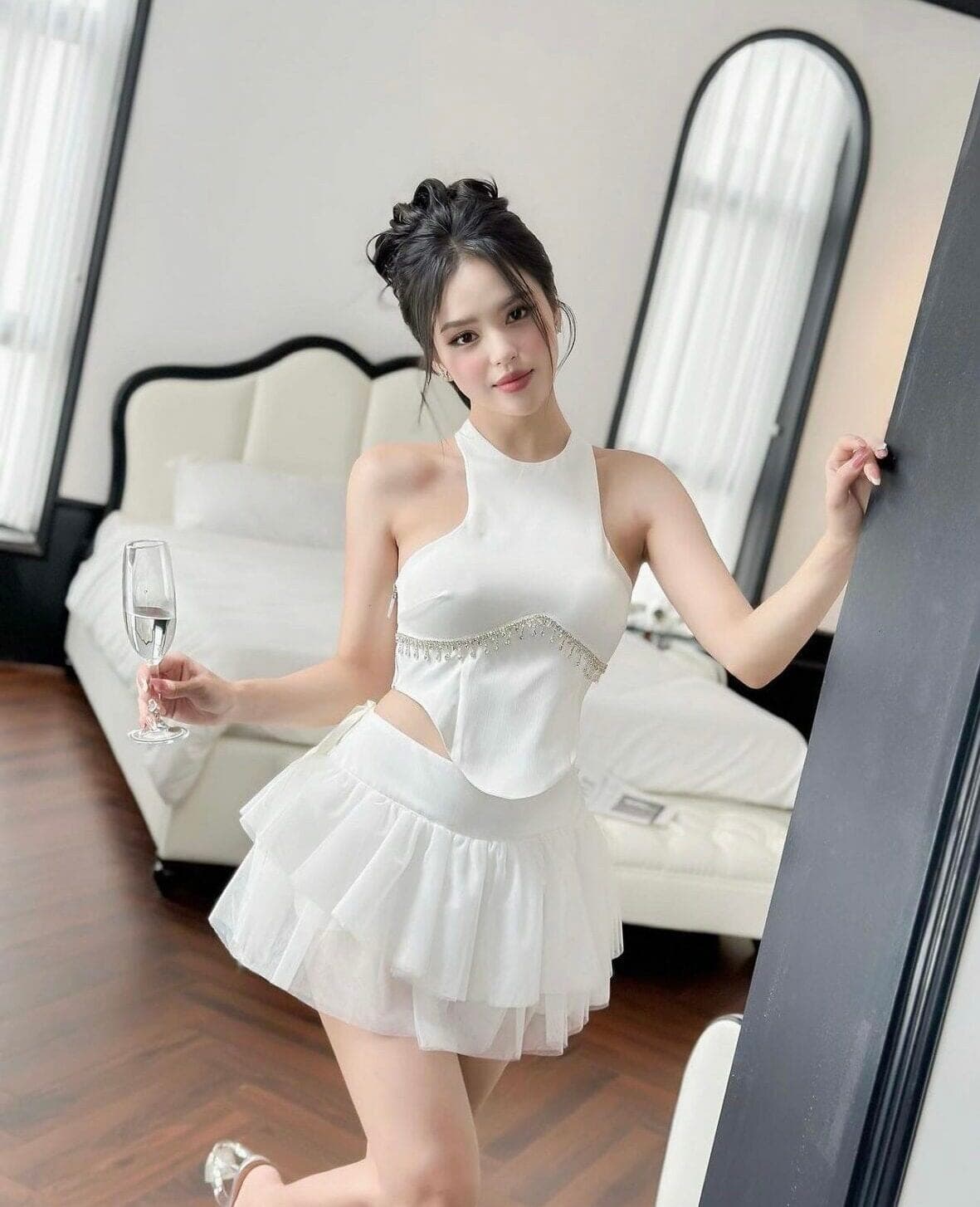 ชุดเซ็ท แต่งเพชร สีขาว รูปที่ 1