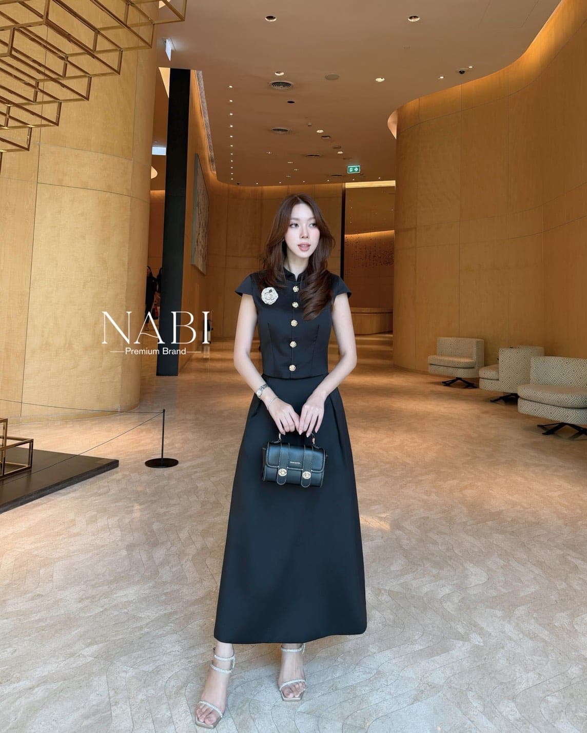 ชุดเซ็ท เสื้อ + กระโปรง แต่งกระดุมดอกไม้ สีดำ