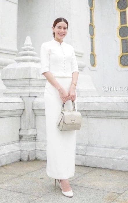 ชุดไทย สีขาว