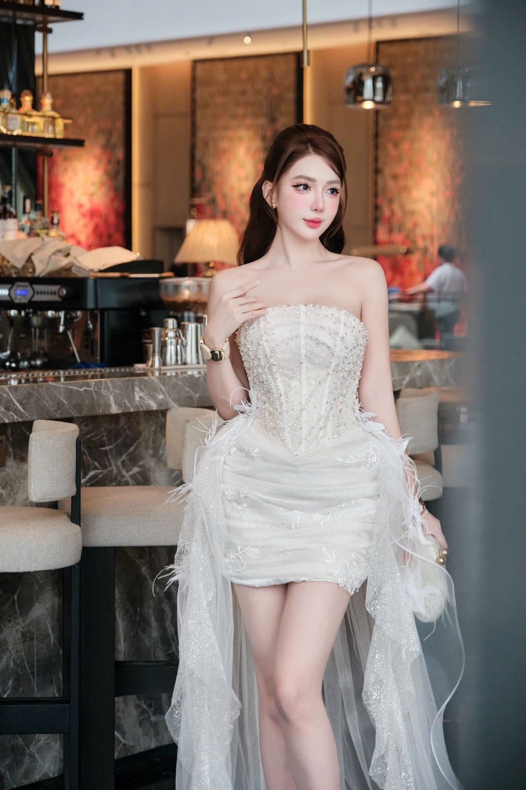 ชุดเดรส เกาะอก แต่งกลิตเตอร์ + หาง สีขาว