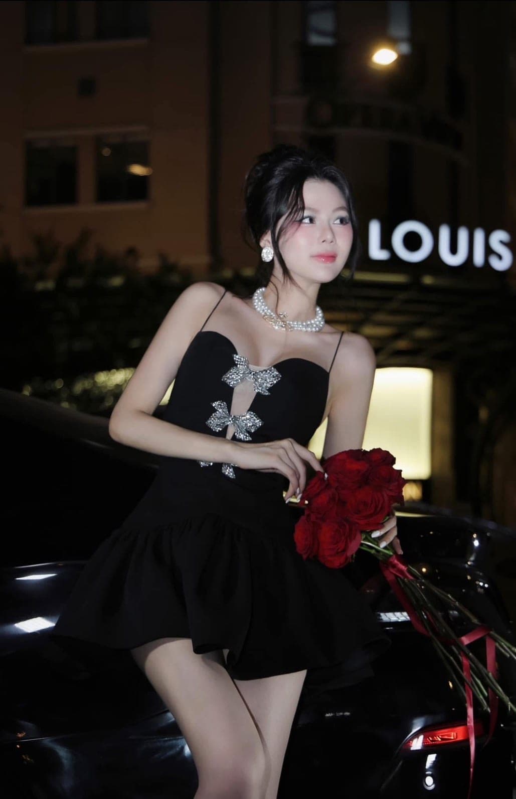 ชุดเดรส สายเดี่ยว แต่งเพชร สีดำ รูปที่ 1