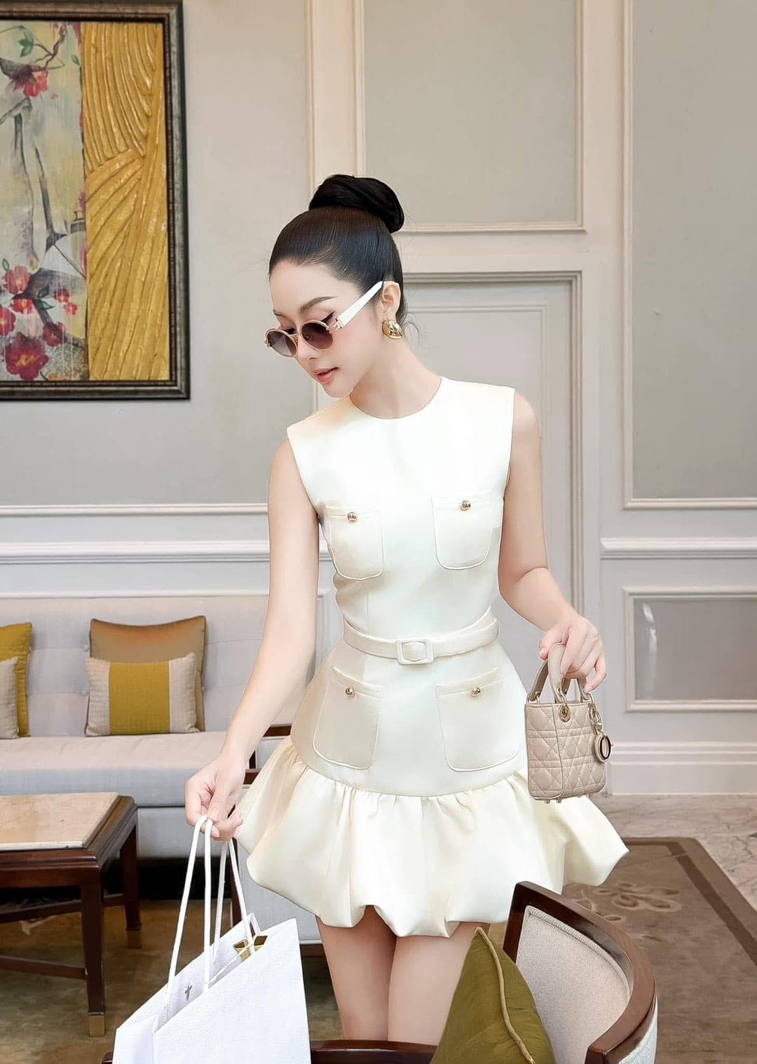 ชุดเดรส แขนกุด สีครีม รูปที่ 1