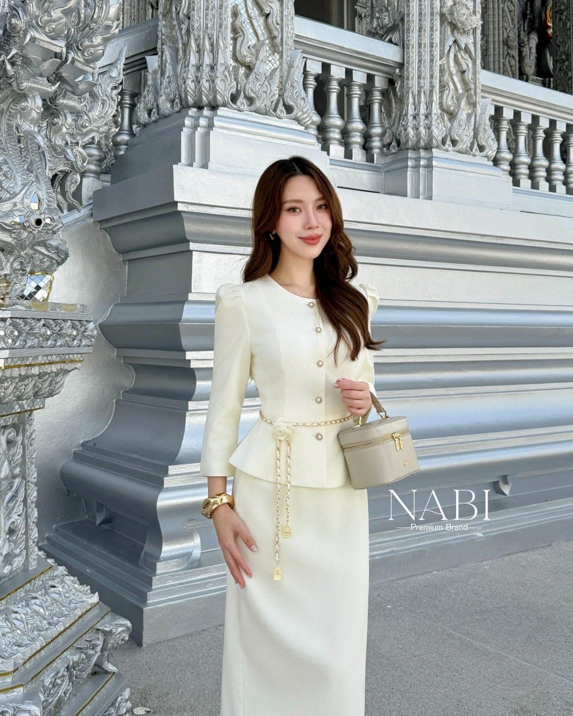 ชุดเซ็ท เสื้อแขนยาว + กระโปรง + เข็มขัดดอกไม้ สีครีม