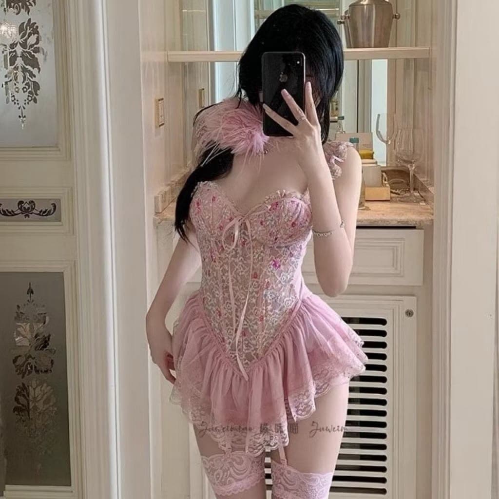 ุชุดเดรส ลายดอกไม้ ลูกไม้ สีชมพู สีครีม รูปที่ 1