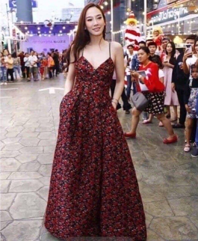 ชุดเดรส สีแดง Pachara