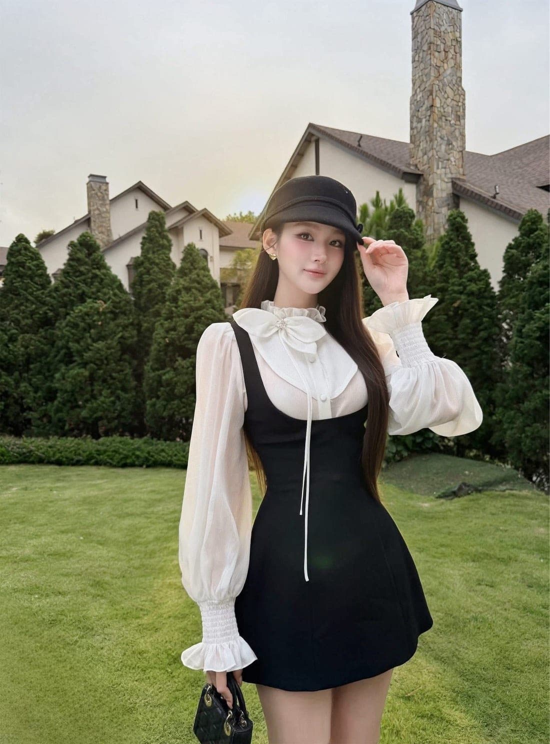 ชุดเซ็ท แขนยาว เสื้อ+กระโปรง สีดำ-ขาว แต่งดอก รูปที่ 1