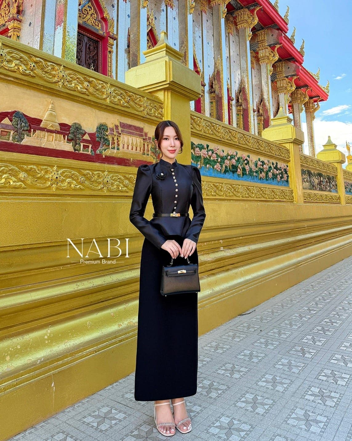 ชุดเซ็ท แขนยาว เสื้อ + กระโปรง แต่งกระดุมมุก สีดำ