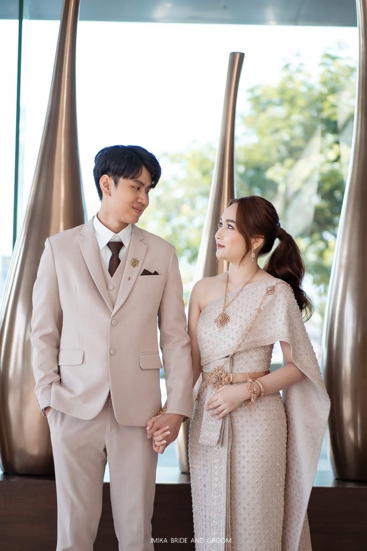 ชุดไทย ชุดเจ้าบ่าว-สาว ปักนาค ทั้งชุด +เครื่องประดับ + สูทผู้ชาย