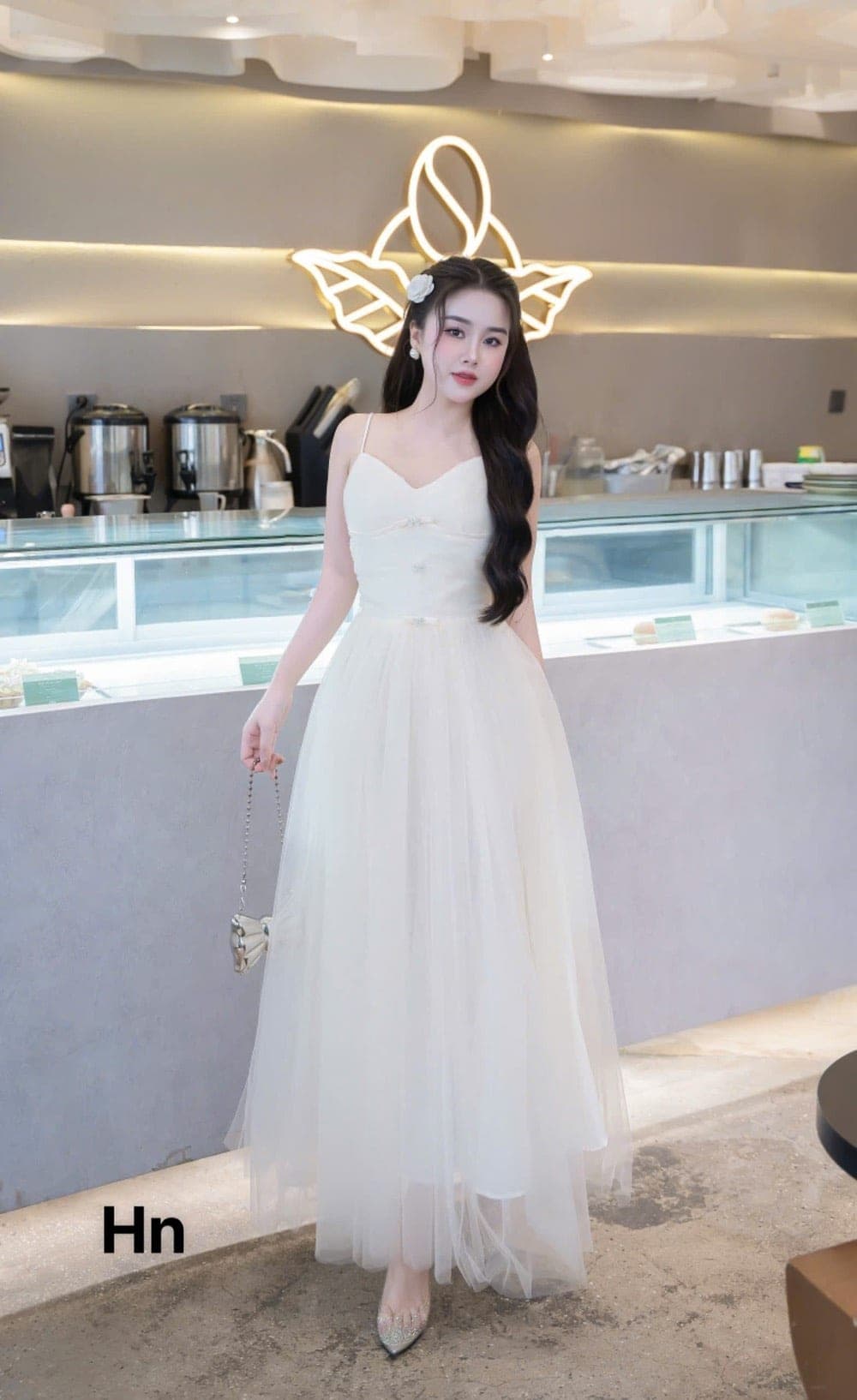 ชุดราตรียาว สายเดี่ยว แต่งเพชร สีครีม สีชมพู เวียดนามแท้ รูปที่ 1