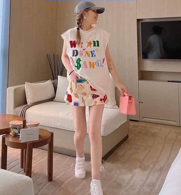 ชุดเซ็ท 2 ชิ้น เสื้อสีขาว+กระโปรงสีครีม รูปที่ 1