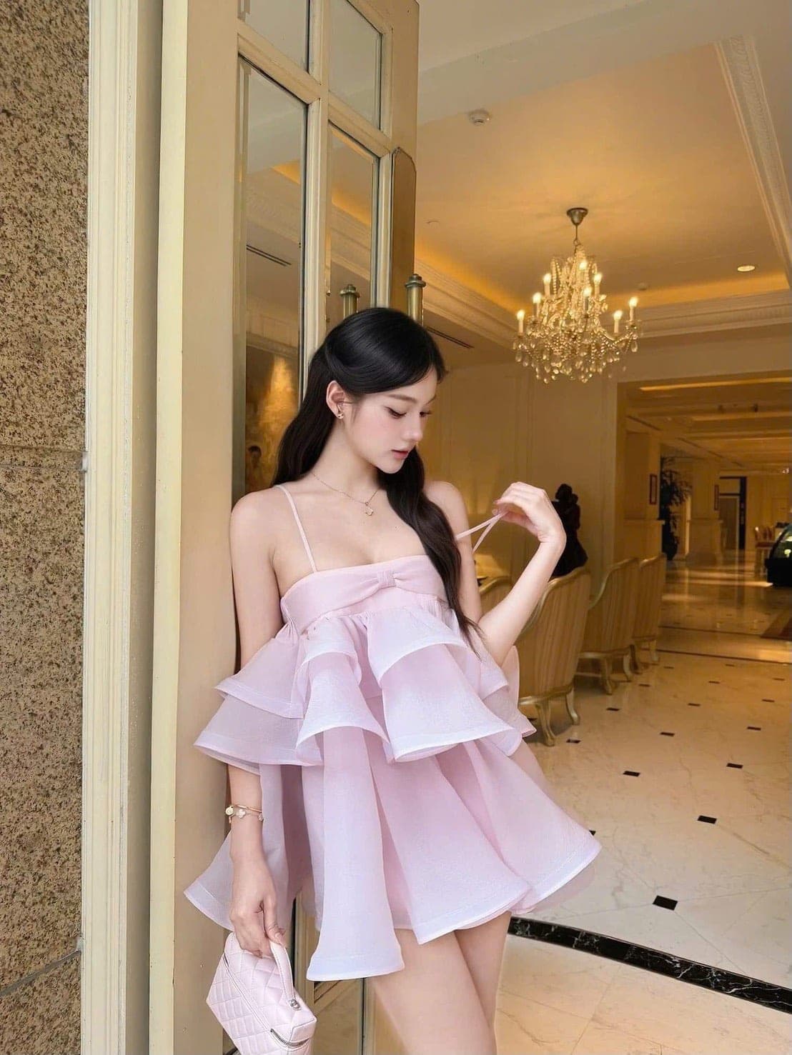 ชุดเดรส แต่งระบาย สีครีม สีชมพู