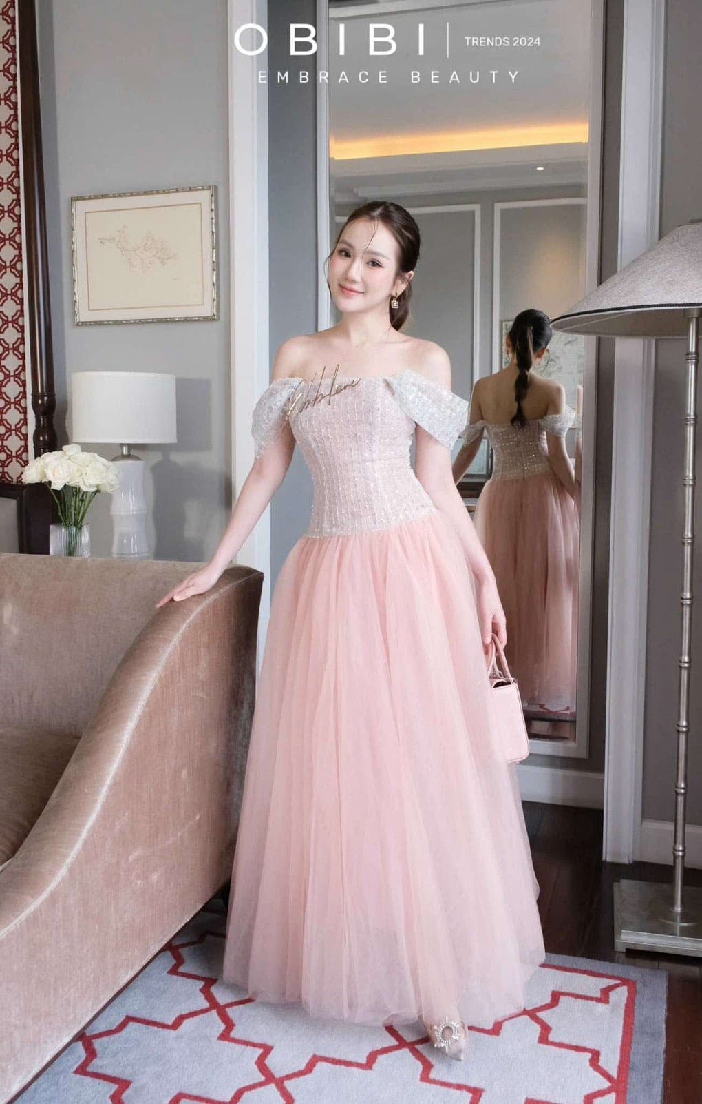 ชุดเดรสยาว ปาดไหล่ แต่งกลิตเตอร์ สีชมพู รูปที่ 1