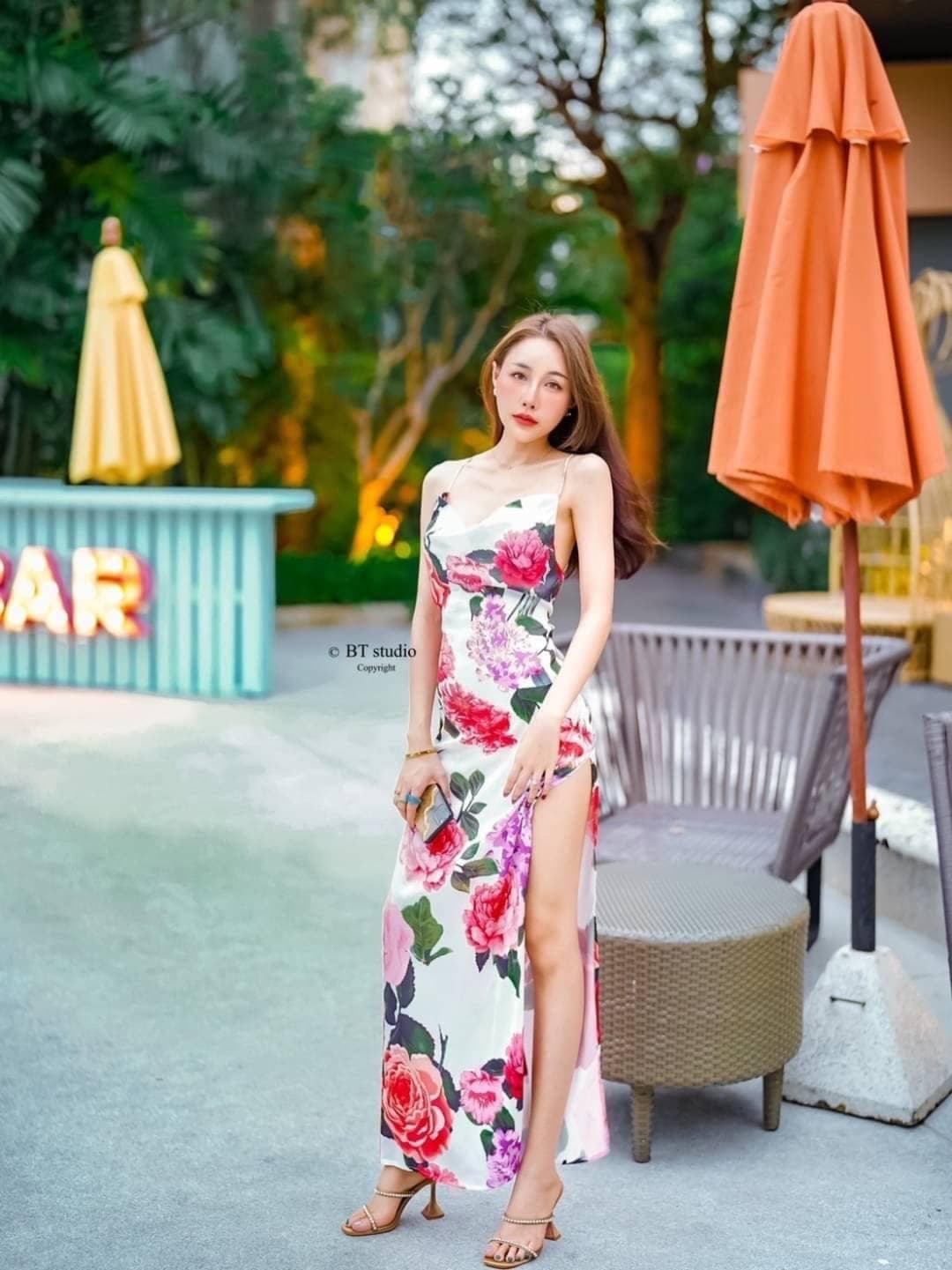 ชุดเดรส ลายดอก สีขาวคราม สีชมพู รูปที่ 1