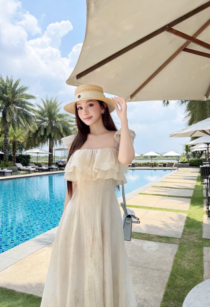 ชุดเดรส แต่งระบายลูกไม้ สีครีม รูปที่ 1