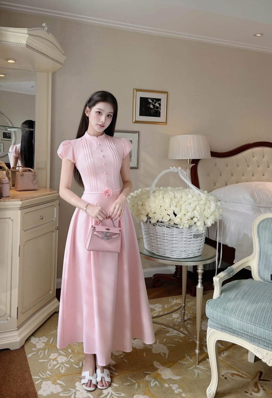 ชุดเดรสยาว สีชมพู แต่งดอกไม้ รูปที่ 1