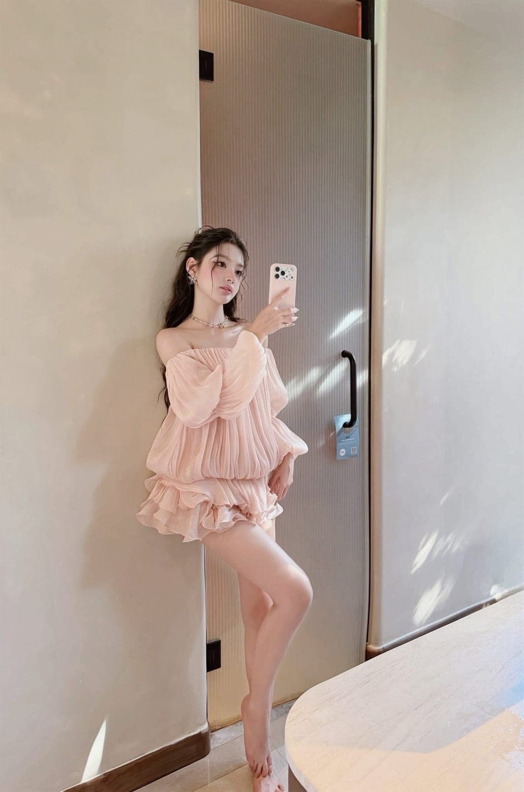 ชุดเดรส ปาดไหล่ สีชมพู รูปที่ 1