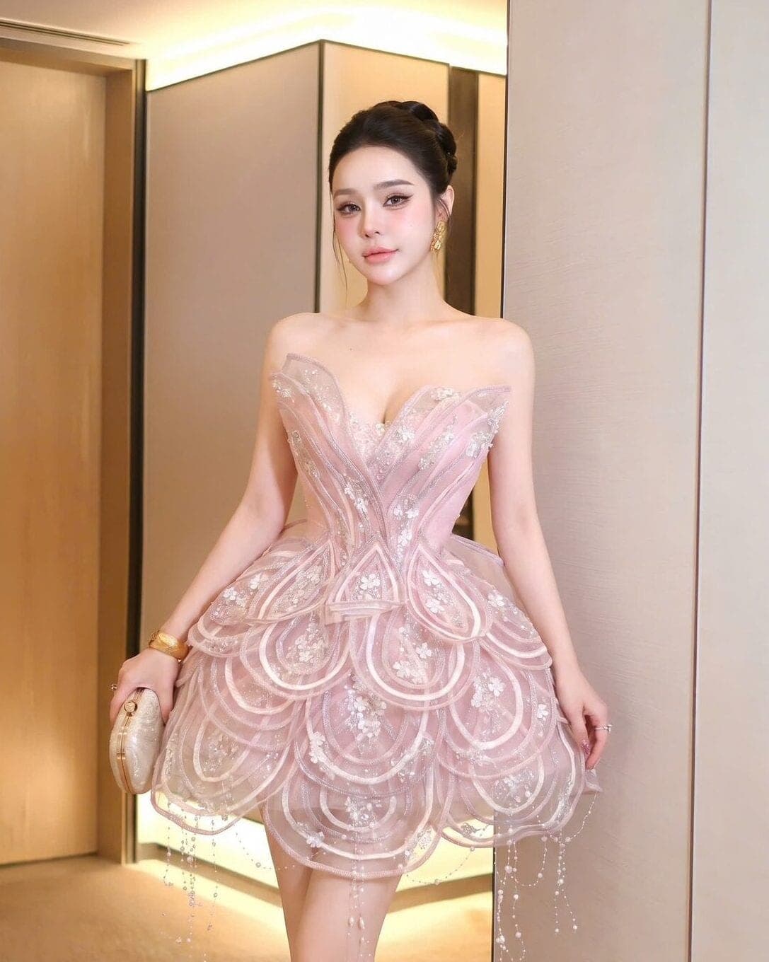 ชุดเดรส แต่งมุก + กลิตเตอร์ + โบว์ สีชมพู รูปที่ 1