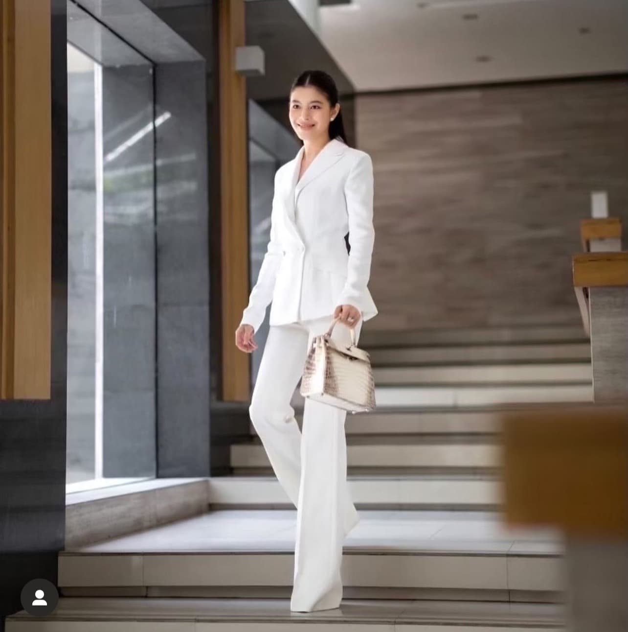 ชุดสูท+กางเกง สีขาว
