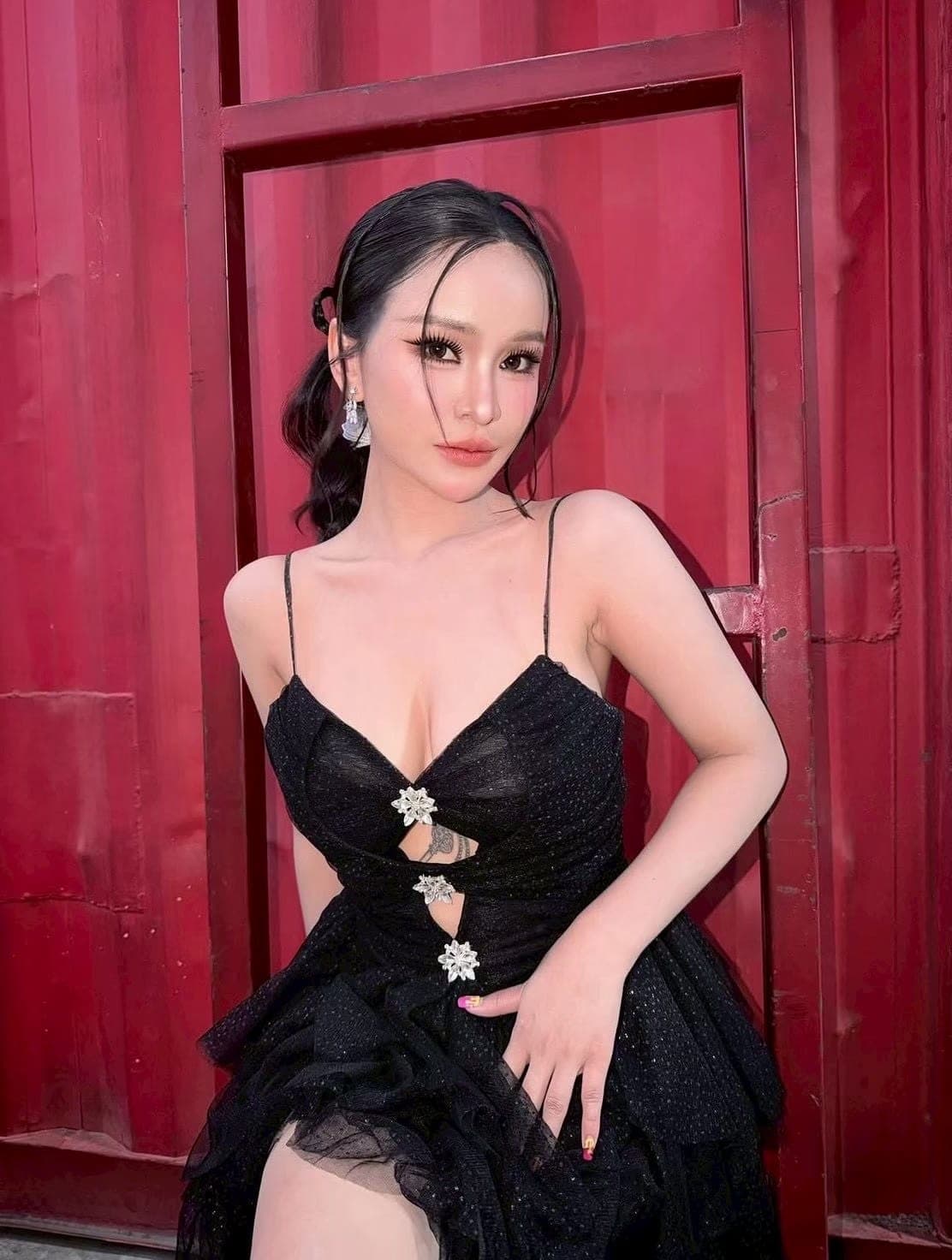 รีวิวจากลูกค้า ชุดเดรส สายเดี่ยว แต่งเพชร สีดำ