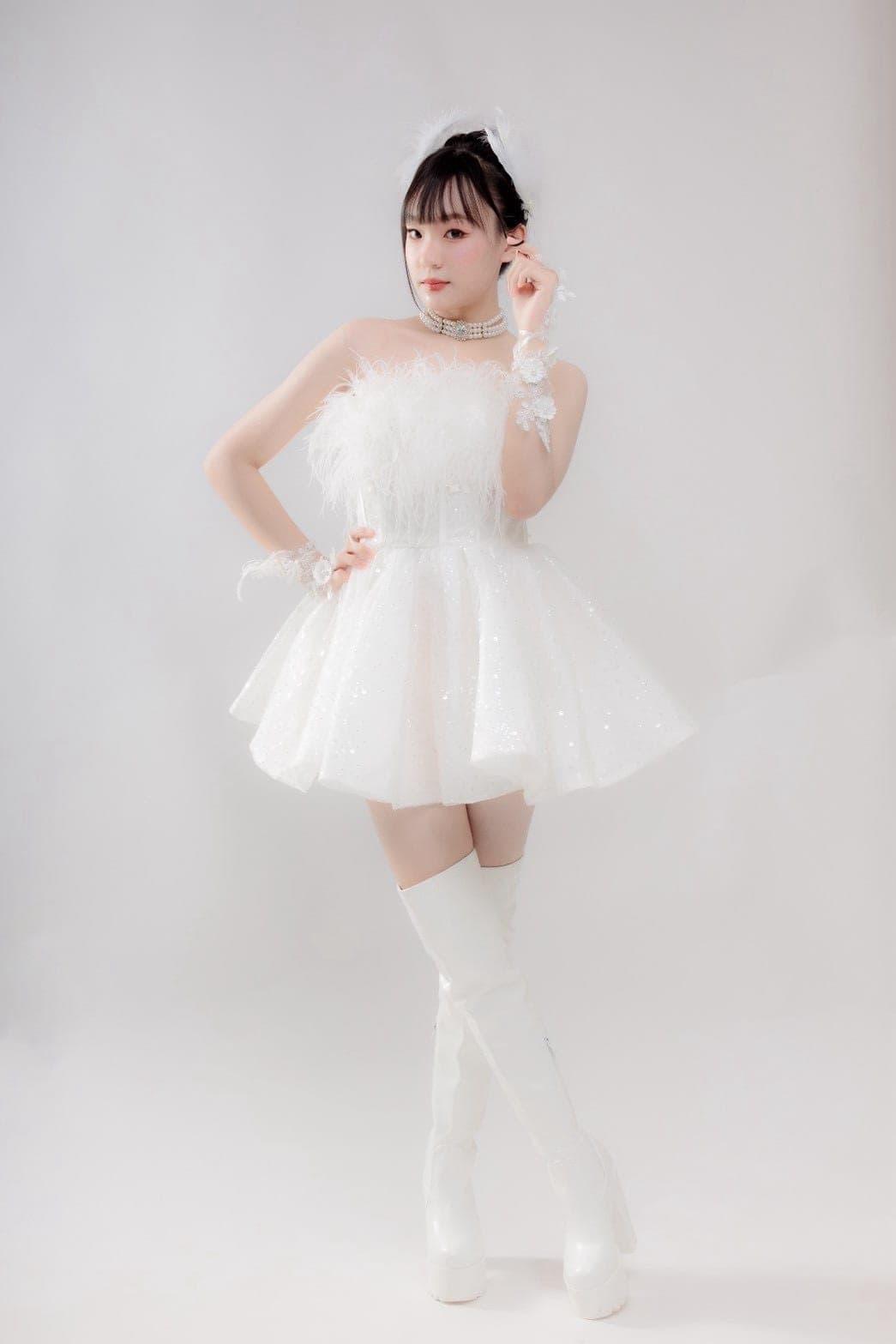 รีวิวจากลูกค้า ชุดเดรส เกาะอก ขนนก แต่งกลิตเตอร์