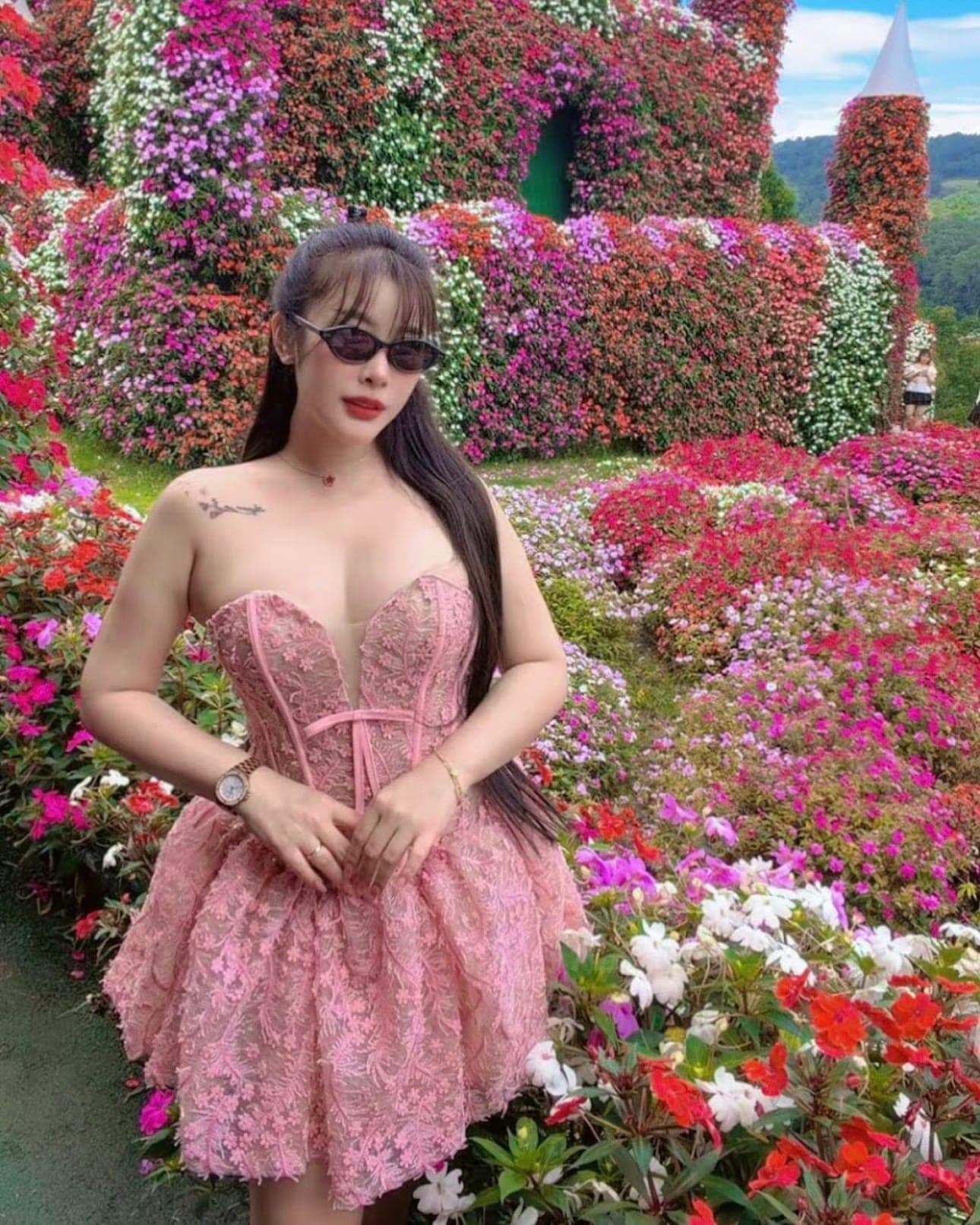 รีวิวจากลูกค้า ชุดเดรส เกาะอก แต่งดอกไม้ ลูกไม้ สีชมพู สีขาว-ครีม