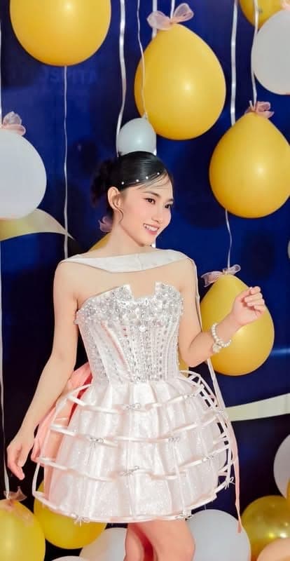 รีวิวจากลูกค้า ชุดเดรส เกาะอก +โบว์ แต่งกลิตเตอร์ สีชมพู