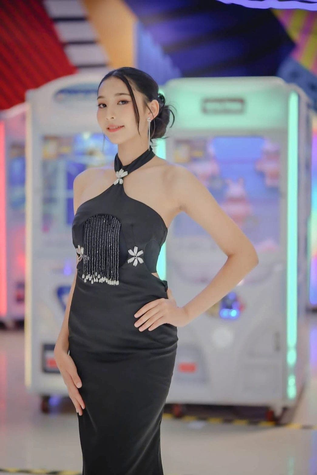 รีวิวจากลูกค้า ชุดเดรส ราตรียาว คล้องคอ แต่งมุก สีดำ