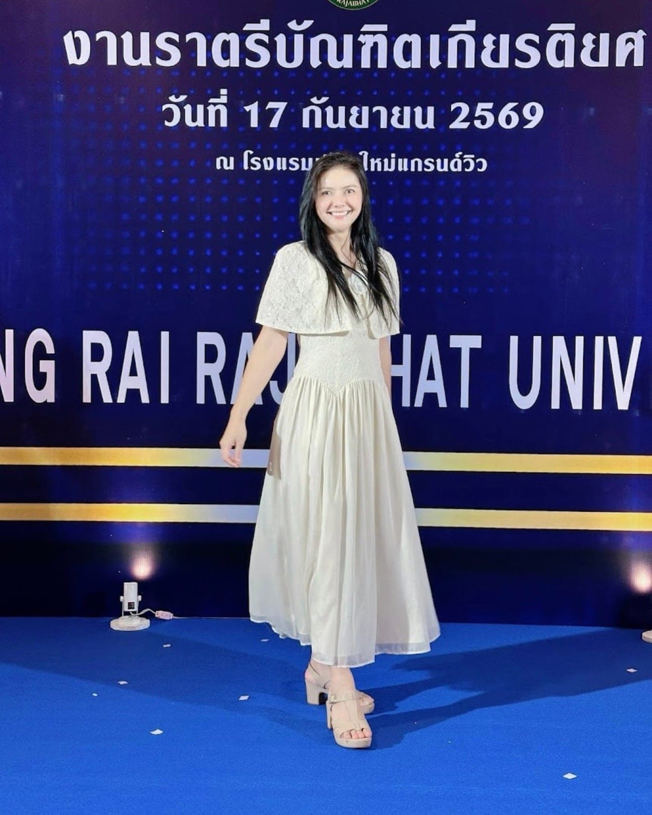 รีวิวจากลูกค้า ชุดเซ็ท เดรส+เสื้อคลุม แต่งดอก สีขาว สีชมพู