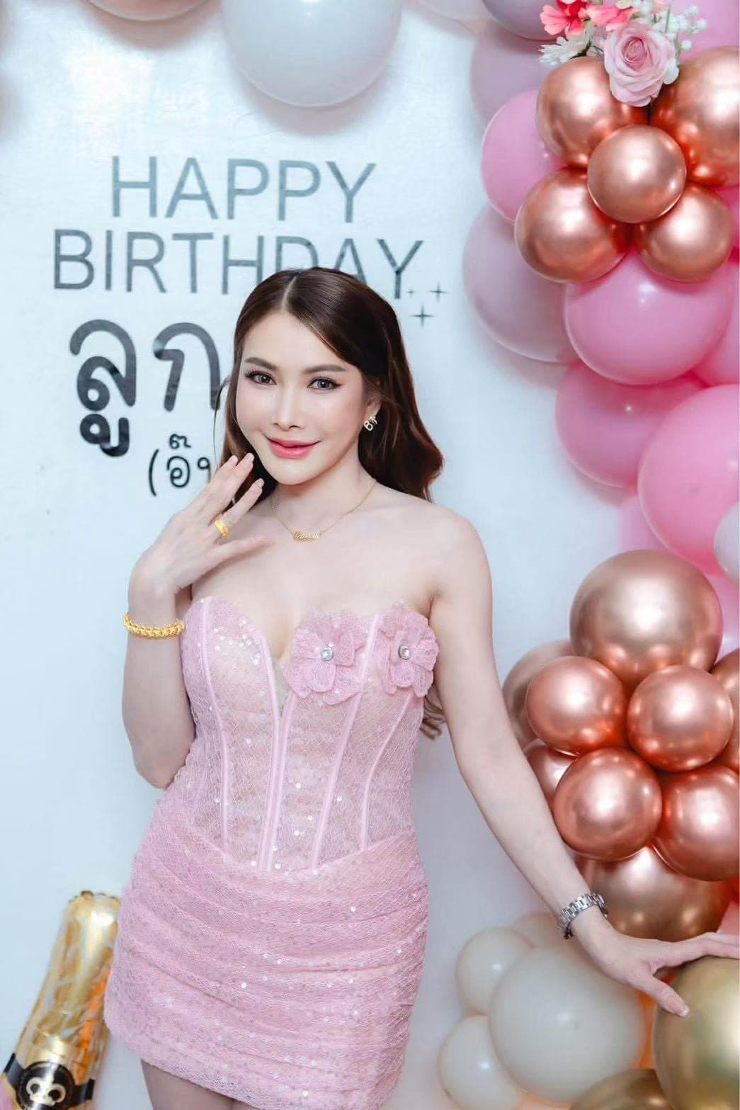 รีวิวจากลูกค้า ชุดเดรส กลิตเตอร์ แต่งดอก สีชมพู