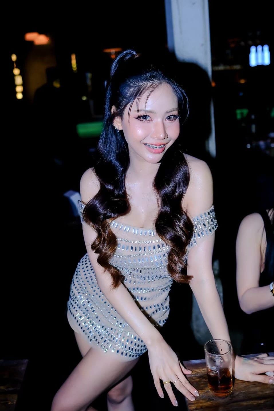 รีวิวจากลูกค้า ชุดเดรส ปาดไหล่ แต่งเพชร สีครีม