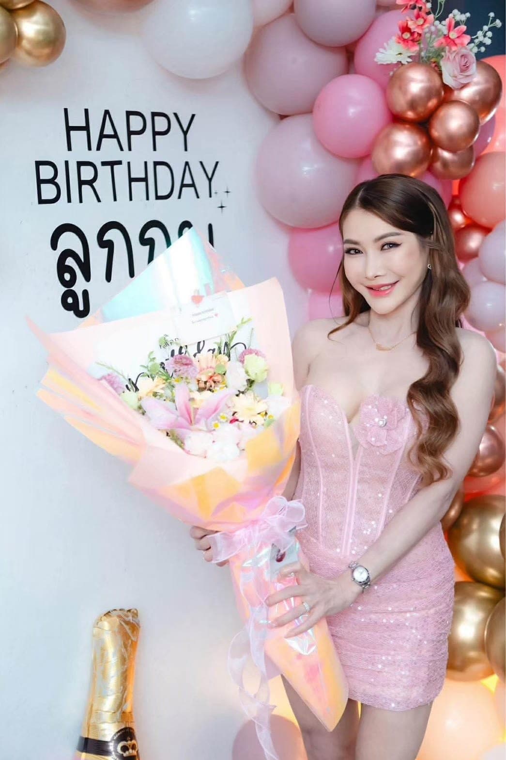 รีวิวจากลูกค้า ชุดเดรส กลิตเตอร์ แต่งดอก สีชมพู