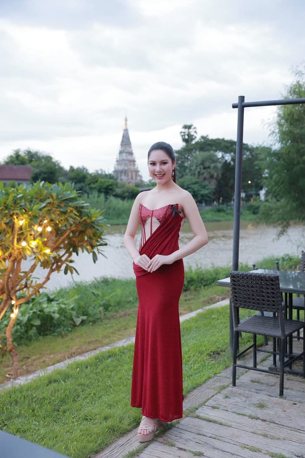 รีวิวจากลูกค้า ชุดเดรส ราตรียาว เกาะอก แต่งกลิตเตอร์ สีแดง สีดำ