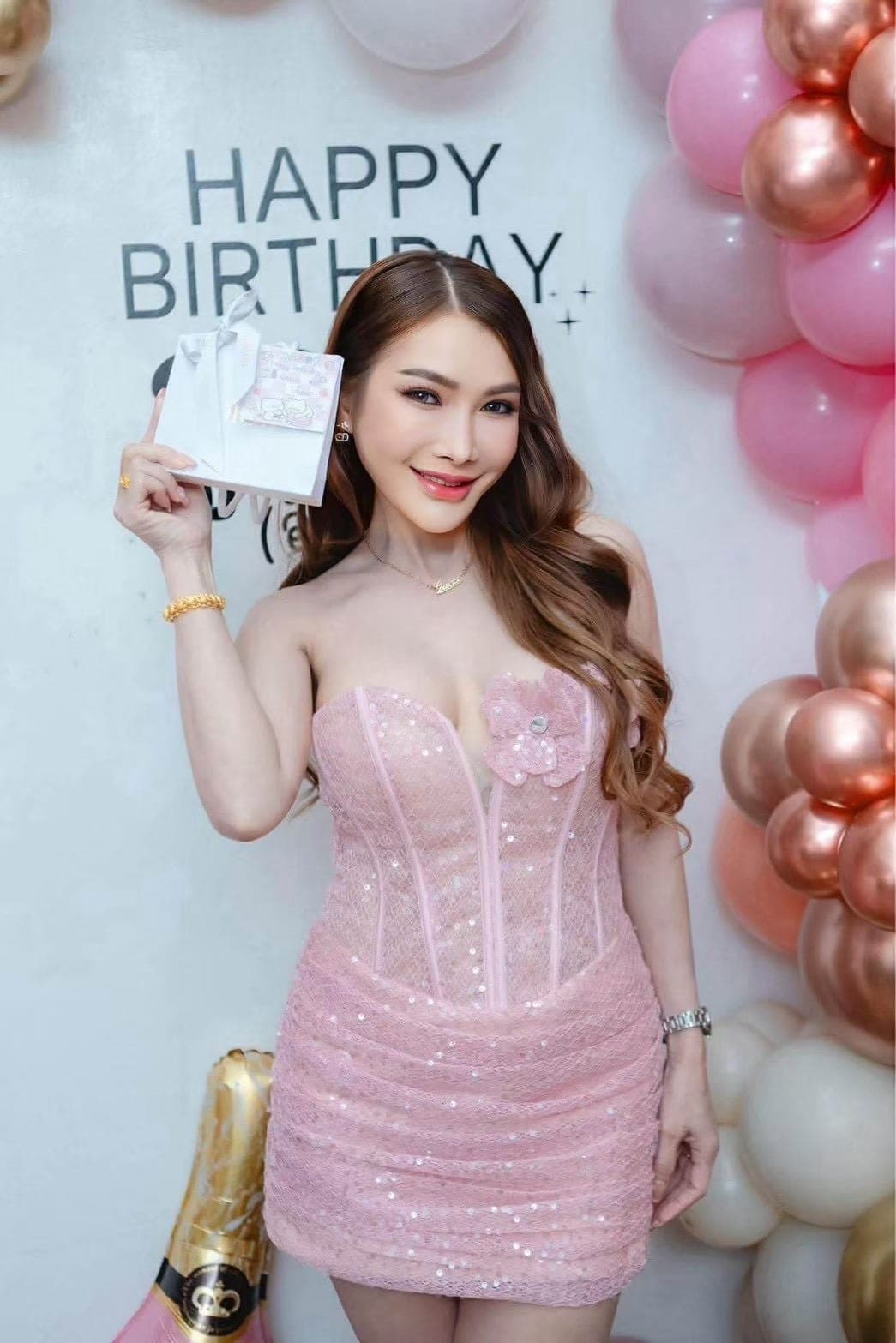 รีวิวจากลูกค้า ชุดเดรส กลิตเตอร์ แต่งดอก สีชมพู