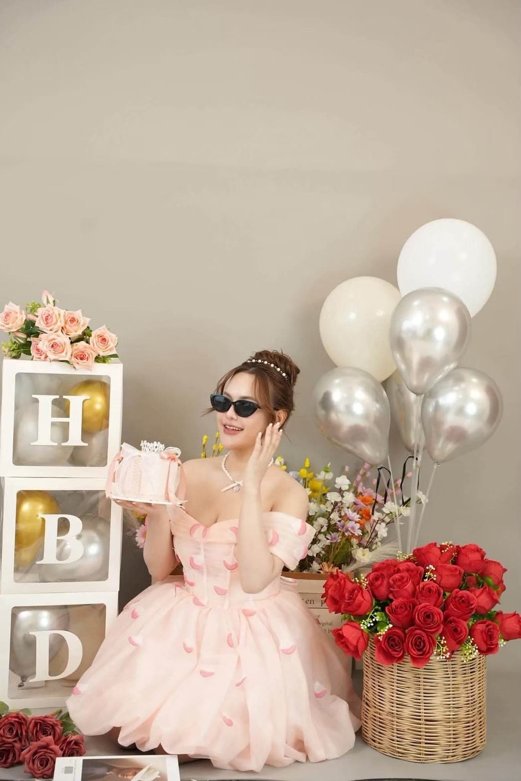 รีวิวจากลูกค้า ชุดเดรส ปาดไหล่ แต่งดอก สีชมพู