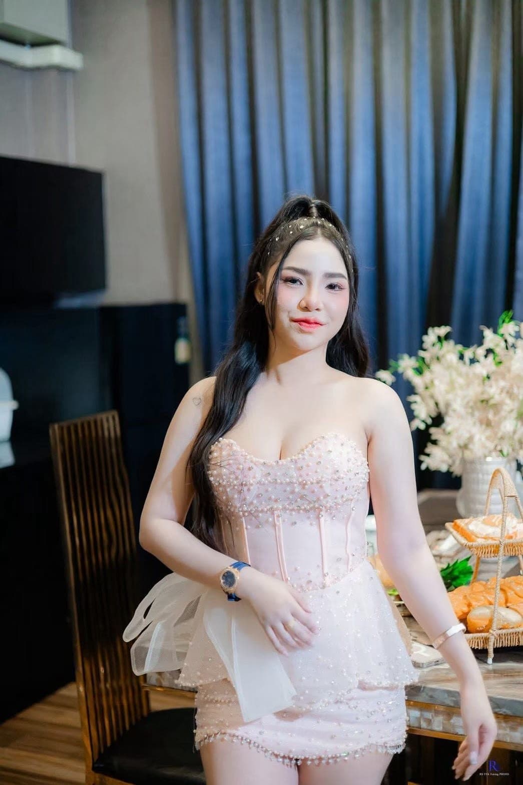 รีวิวจากลูกค้า ชุดเดรส เกาะอก แต่งเพชร แต่งโบว์ สีชมพู