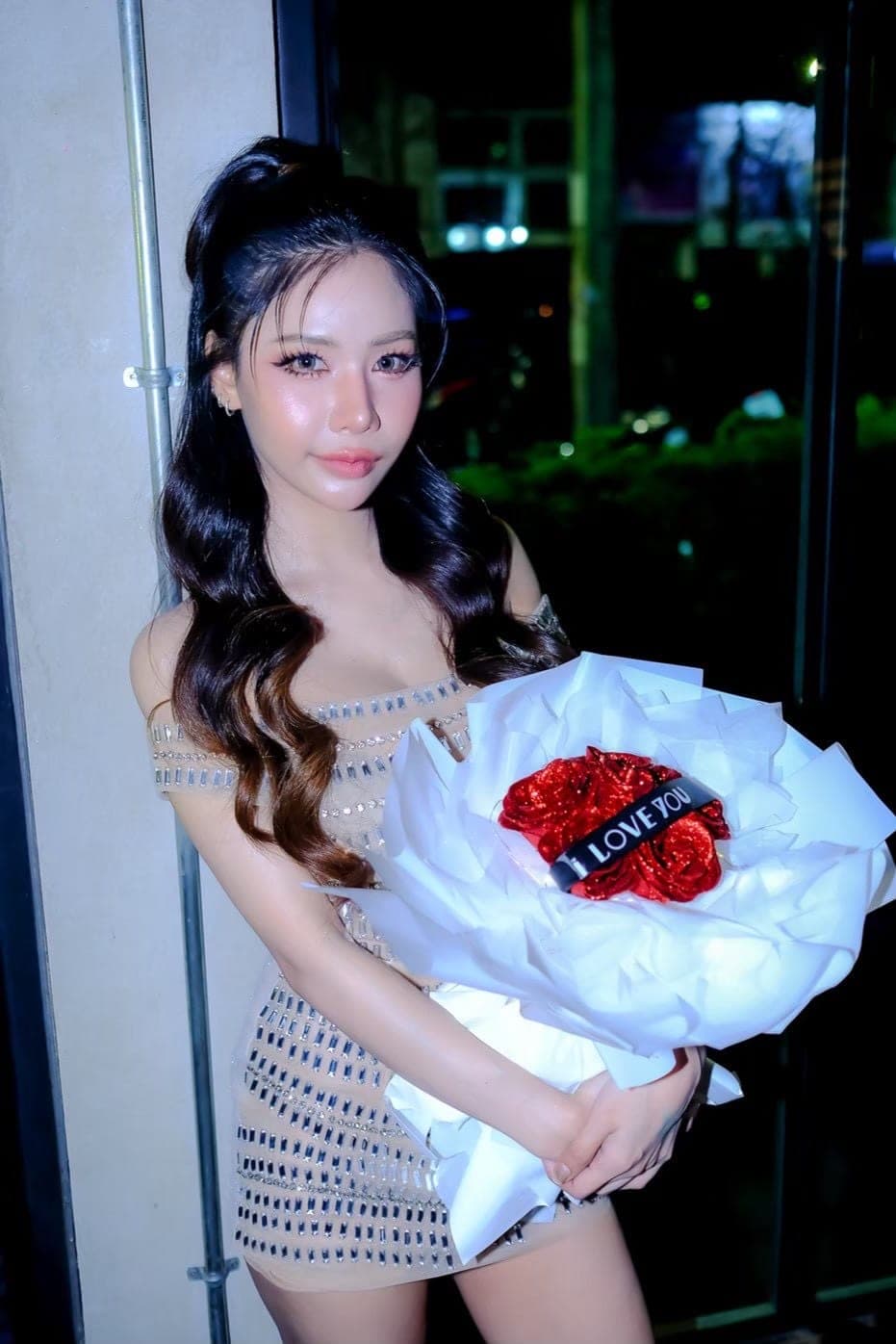 รีวิวจากลูกค้า ชุดเดรส ปาดไหล่ แต่งเพชร สีครีม