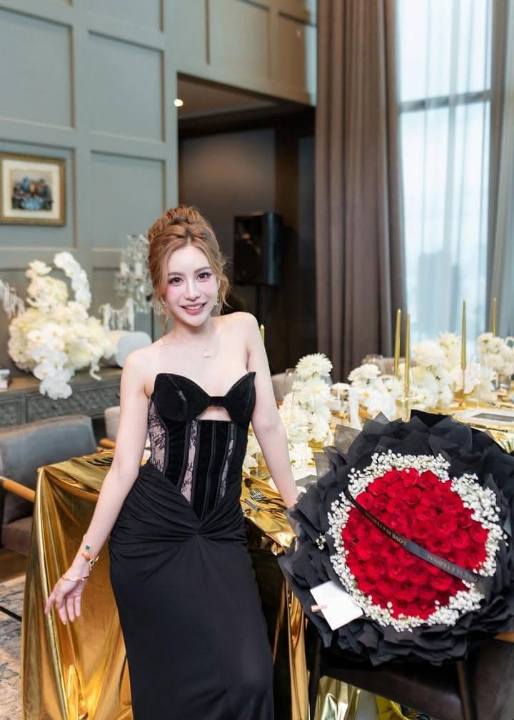 รีวิวจากลูกค้า ชุดเดรส ราตรียาว เกาะอก ลูกไม้ สีดำ