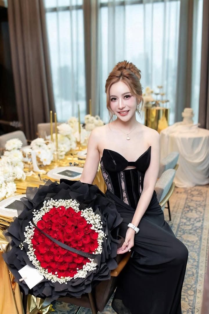 รีวิวจากลูกค้า ชุดเดรส ราตรียาว เกาะอก ลูกไม้ สีดำ