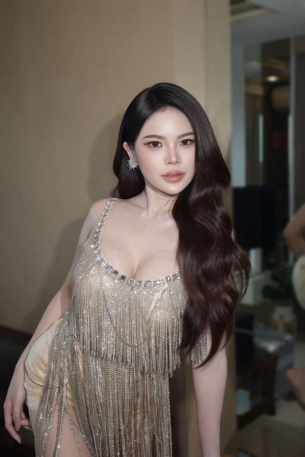 รีวิวจากลูกค้า ชุดเดรส+สร้อย สายเดี่ยว แต่งเพชร สีครีม-ทอง