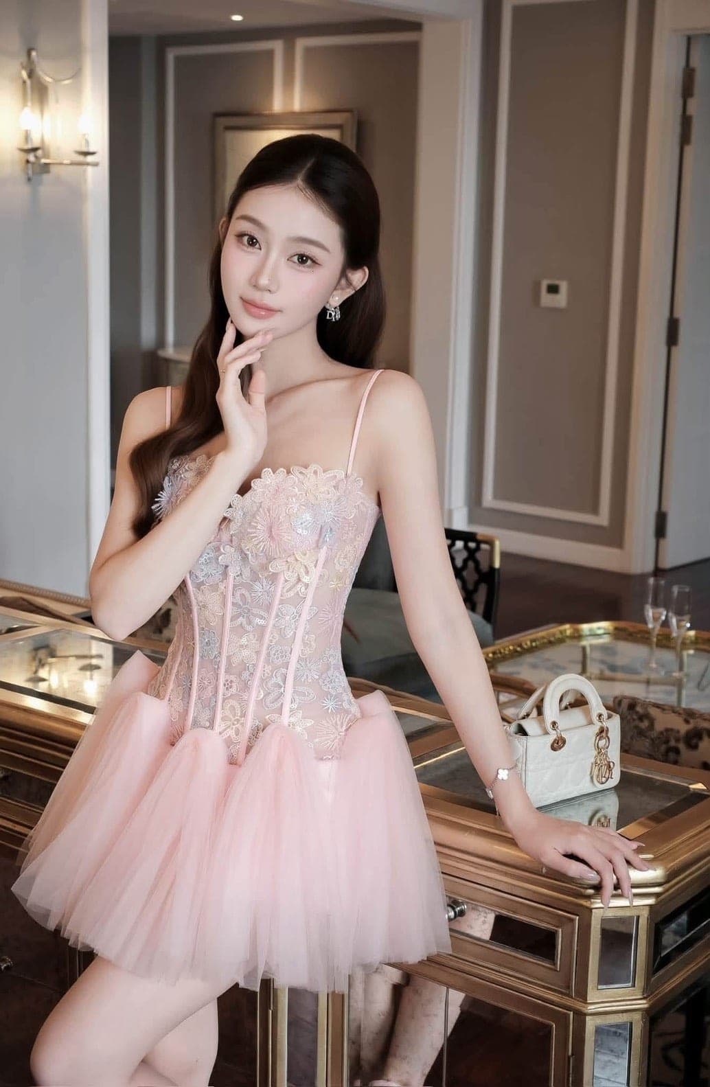 ชุดเดรส สายเดี่ยว แต่งลูกไม้ สีชมพู